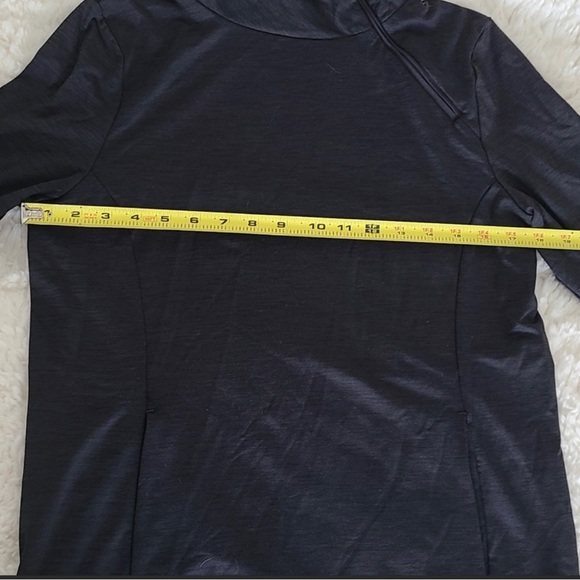 EUC! Lorna Jane Active Side Neck Half Zip - Picture 6 of 6